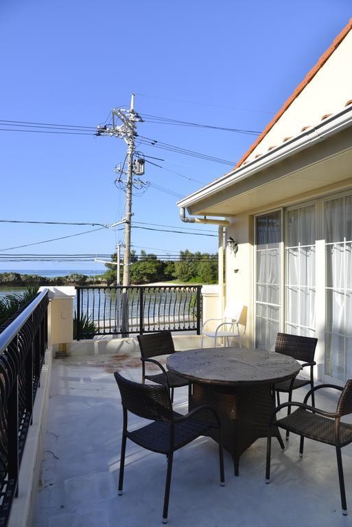 Maeda Biru House Vila Onna Exterior foto
